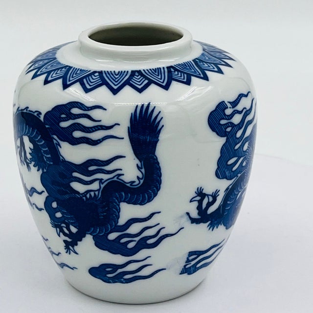 Mid 20th Century Vintage Chinoiserie Blue and White Porcelain Dragon Ginger Jar For Sale - Image 5 of 9