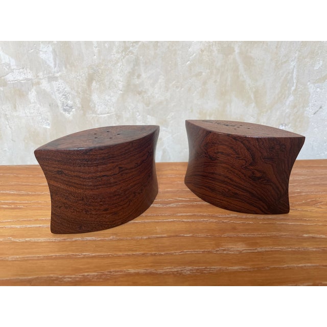 Don Shoemaker Don Shoemaker Exotic Hardwood Salt & Pepper Shakers - a Pair For Sale - Image 4 of 8