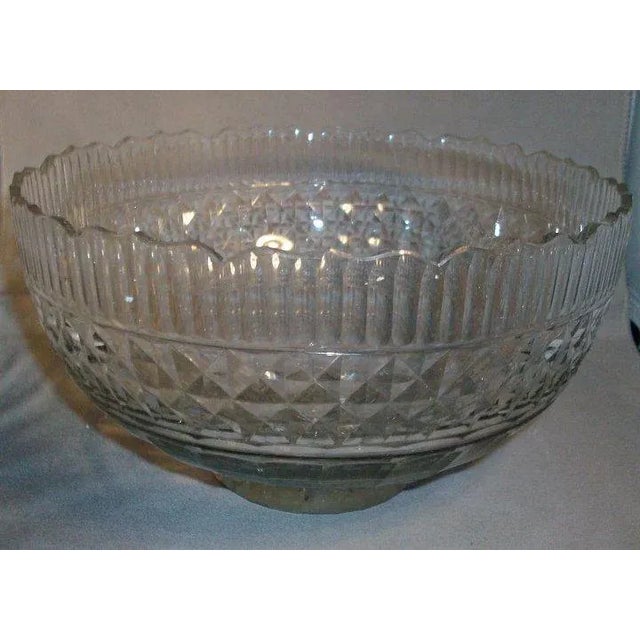 Traditional 1780s George III Anglo Irish Lead Crystal Cut and Faceted Glass Punch Fruit Centerpiece Bowl For Sale - Image 3 of 7