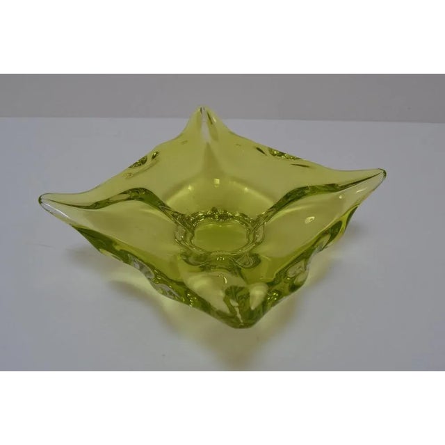 Green Art Glass Bowl attributed to Josef Hospodka for Glasswork Chribska, 1960s For Sale - Image 8 of 10