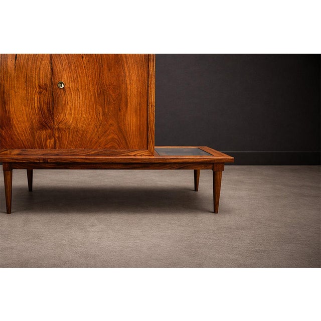 Produced by Branco & Preto in the 1950s, this bar cabinet with integrated side table exemplifies the studio’s disciplined...