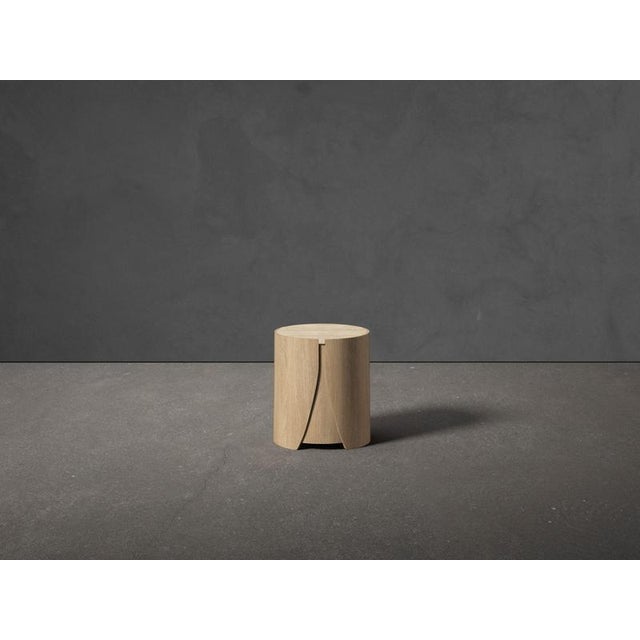Small Perianth Table by Haymann Editions Dimensions: D 39.5 x W 40 x H 45 cm. Materials: Oak. Perianth from the ancient...