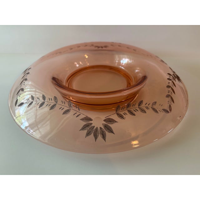 Vintage Pink Depression Glass Centerpiece Bowl With Etched Floral Motif & Matching Candlesticks – 3-Piece Set For Sale In Orlando - Image 6 of 11