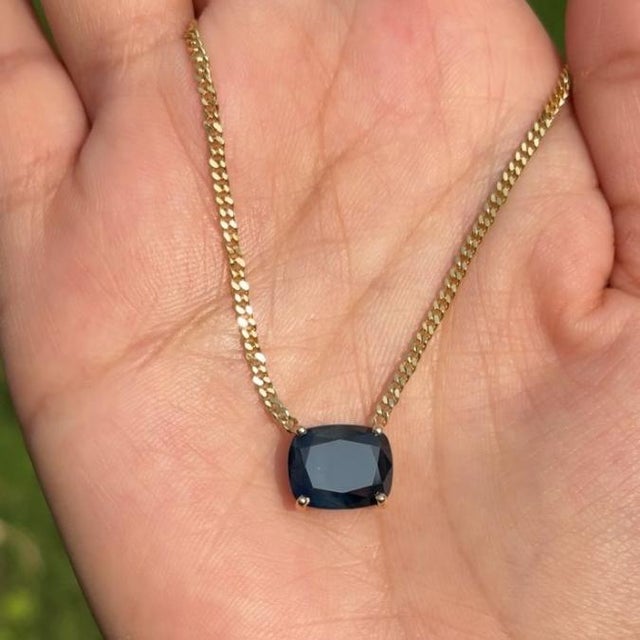 Cushion Cut 5.2ct Blue Sapphire Solitaire Necklace in 14k Yellow Gold Curb Chain For Sale - Image 11 of 16