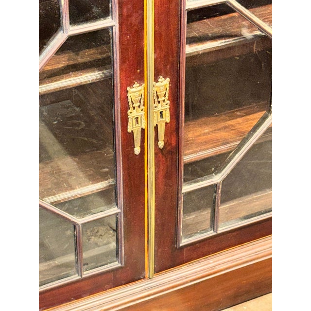 19th C. English Mahogany Display Cabinet For Sale - Image 4 of 6