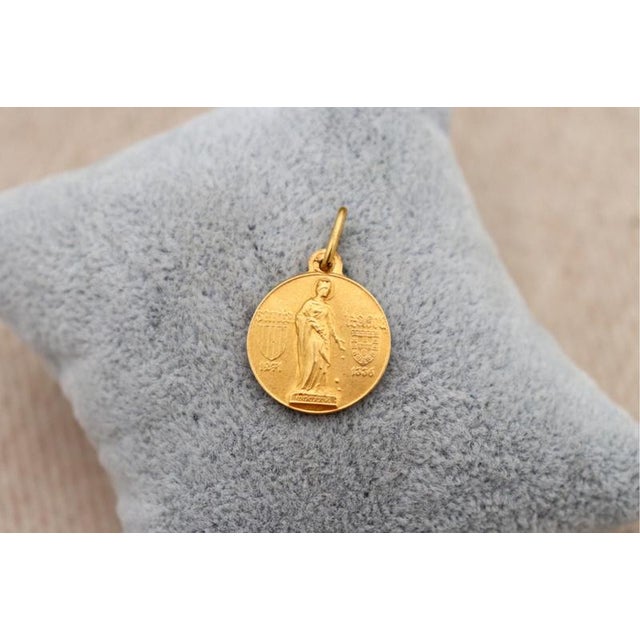 Pendant in 19.2k Gold For Sale - Image 3 of 6