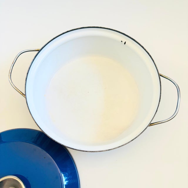 Mid 20th Century MCM Cathrineholm Enamelware Blue Lotus Casserole Pot - Made in Norway For Sale - Image 5 of 15