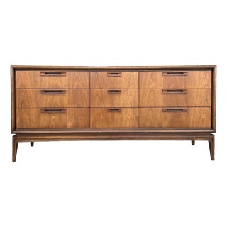 Mid Century Modern United Furniture 9 Drawer Lowboy Dresser For Sale