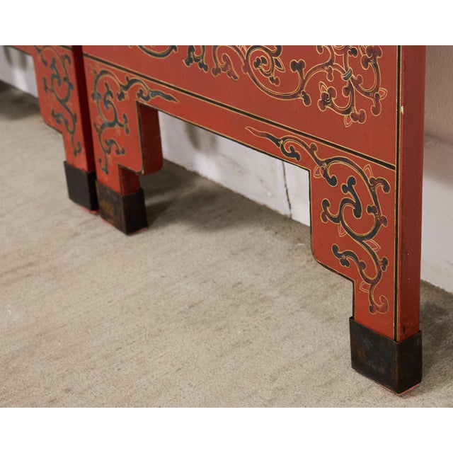 Chinese Export Four Panel Red Lacquered Chinoiserie Gilt Screen For Sale - Image 17 of 18