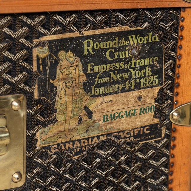 Brown Antique 20th Century Courier Trunk in Chevron Canvas from Goyard, France, 1900s For Sale - Image 8 of 18
