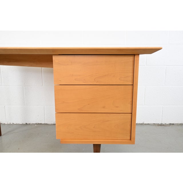 Florence Knoll for Knoll Associates Mid Century Modern Desk For Sale In Las Vegas - Image 6 of 13