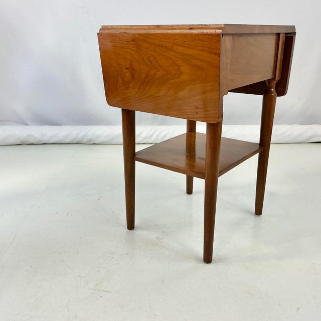 1970s Vintage Americana Federal Traditional Teak Drop Leaf Side Table For Sale - Image 13 of 17