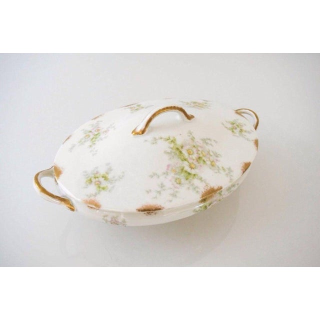This lovely vintage antique Haviland Limoges GDA France covered serving tureen or vegetable bowl is circa 1900-1941. It...