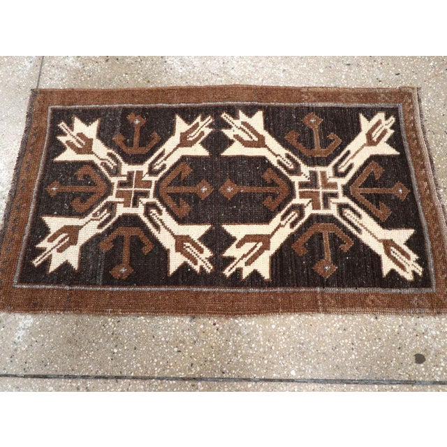 Galerie Shabab Collection Mid-20th Century Turkish Anatolian Throw Rug For Sale - Image 4 of 8