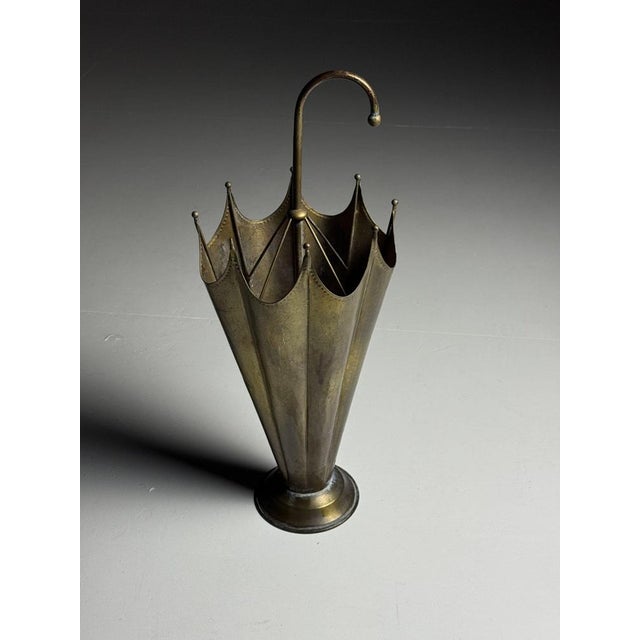 Copper umbrella stand. In the shape of an umbrella. Slightly weathered, see photos. Dimensions: 72H x 29ø