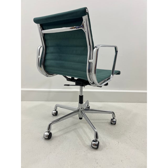 2000 - 2009 Black Hopsak Fabric Ea-117 Office Chair by Charles Eames for Vitra, 2000s For Sale - Image 5 of 13