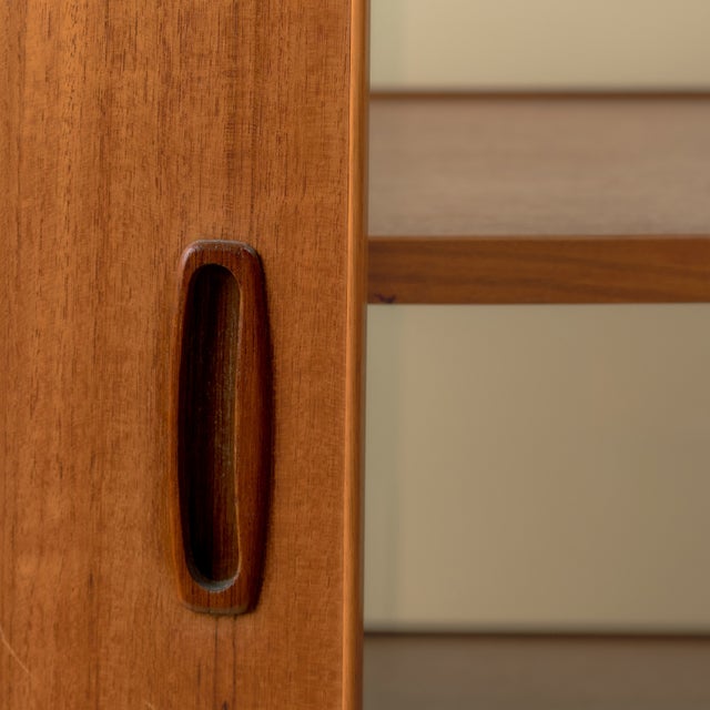 1960s Mid-Century English Teak Bar Cabinet with Interior Lighting, Mirrored Back and Accessories, 1960s For Sale - Image 5 of 9