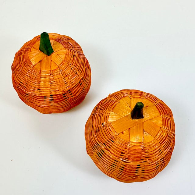 Wood 1970s Vintage Boho Chic Americana Arts & Crafts Small Wicker Pumpkin Baskets - A Pair For Sale - Image 7 of 10