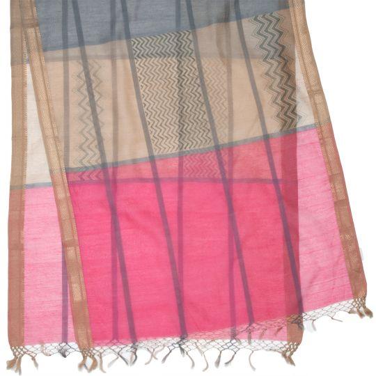 The Aurora scarf layers effortlessly into your spring, summer and fall wardrobes. Featuring a contemporary zigzag pattern,...