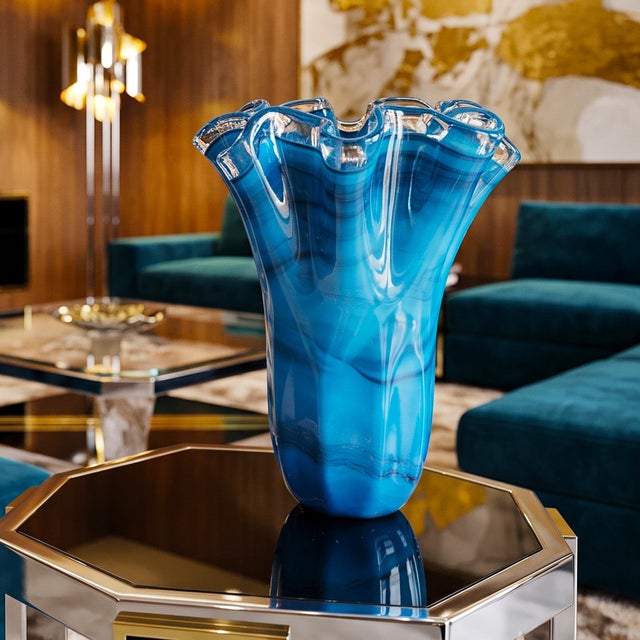 This exquisite 1970s Murano glass vase by Dogi captures the vibrant essence of the iconic "Fazzoletto" (handkerchief)...