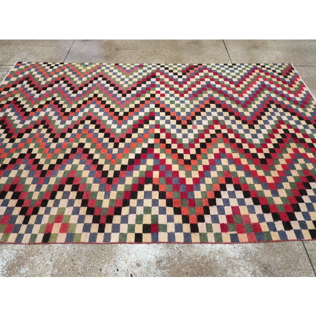 Galerie Shabab Collection Mid-20th Century Turkish Anatolian Accent Rug For Sale In New York - Image 6 of 10