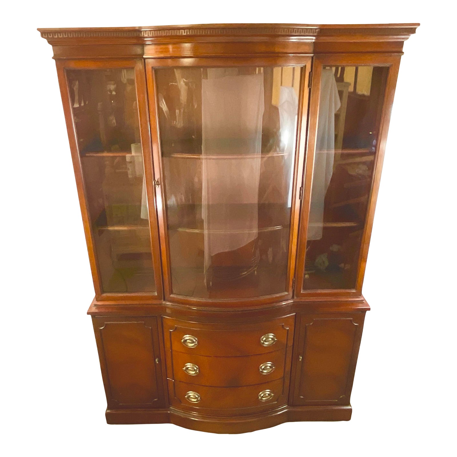 1950s Vintage Hepplewhite Chippendale Mahogany Drexel Travis Court 1950s Vintage Hepplewhite Chippendale Mahogany Drexel Travis Court