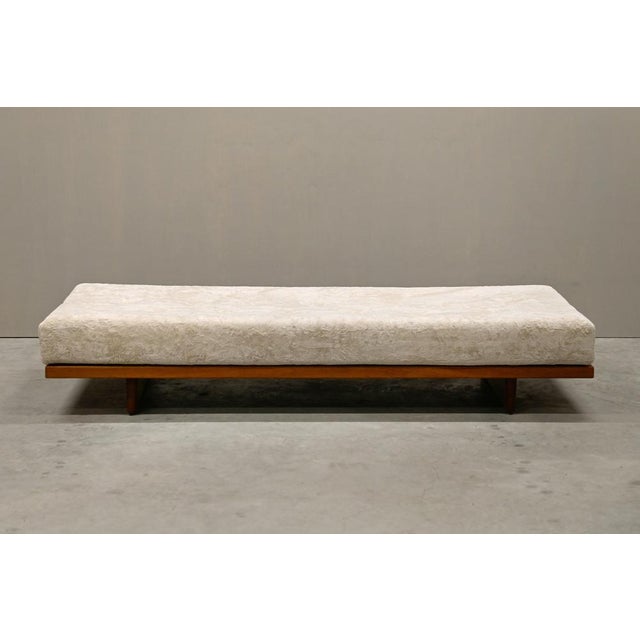 Mid-Century Modern Daybed in Oak and Almond Colored Fabric by Børge Mogensen for Fredericia Stolefabrik For Sale - Image 3 of 14