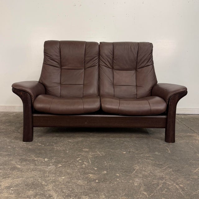 The EKORNES Buckingham design brings a classic Stressless look with ergonomic support designed for everyday relaxing,...