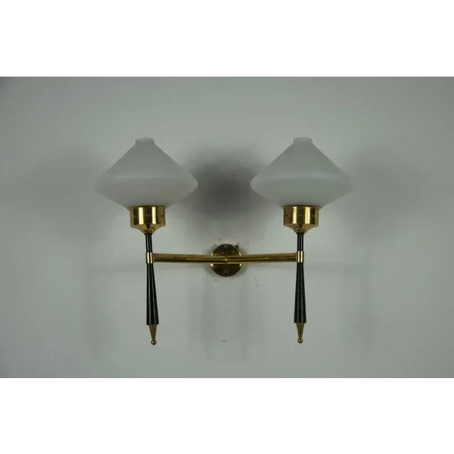 Brass and Opaline Wall Lamp attributed to Stilnovo, Italy, 1960s For Sale - Image 3 of 11