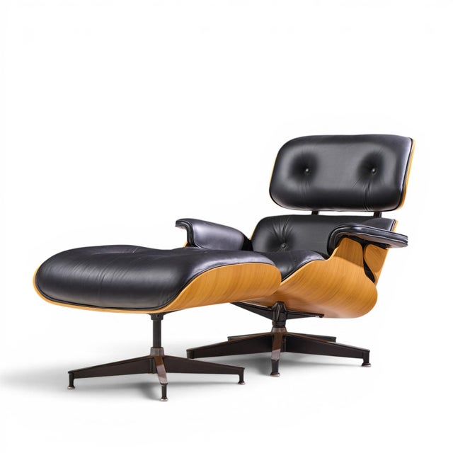 Mid-Century Modern Charles & Ray Eames for Herman Miller Eames Mid Century Walnut Lounge Chair and Ottoman For Sale - Image 3 of 10