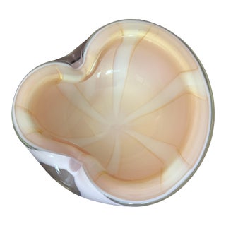 1950s Vintage Alfredo Barbini Italian Murano Cased Glass Dish With Light Pink and White Swirl For Sale