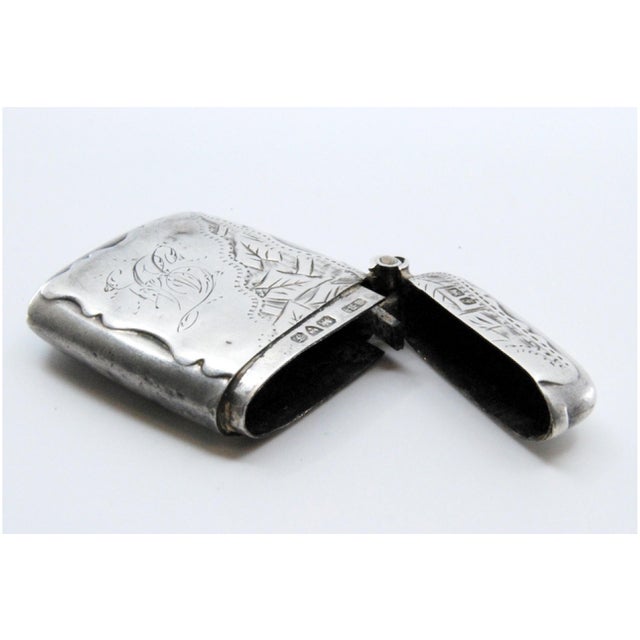 Silver Silver Matchbox with Engraved Plant Motifs Surrounding Monogram Card For Sale - Image 8 of 11