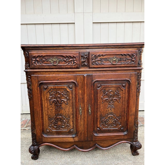 1920s Antique French Louis XV Buffet Sideboard Cabinet Carved Oak Server C1920 For Sale - Image 5 of 18