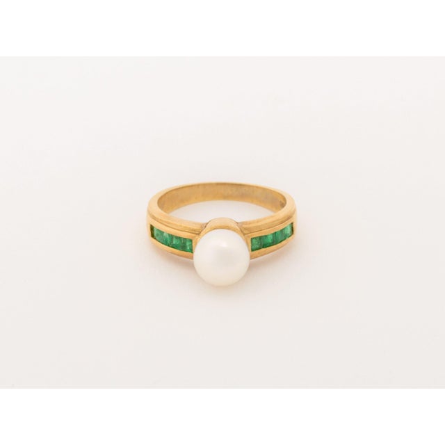 Late 20th Century Vintage 14k Yellow Gold and Cultured Pearl Emerald Ring For Sale - Image 5 of 8