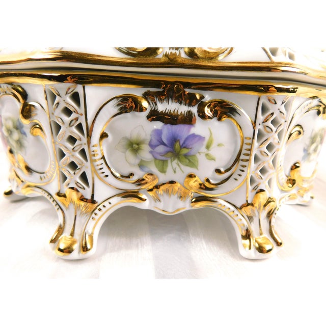 1920s KPM Royal Porcelain Manufacturing Large Footed Trinket Jewelry Box For Sale - Image 5 of 7