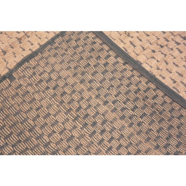 Early 21st Century Nazmiyal Collection Cream Subtle Pattern Contemporary Area Rug For Sale - Image 5 of 5