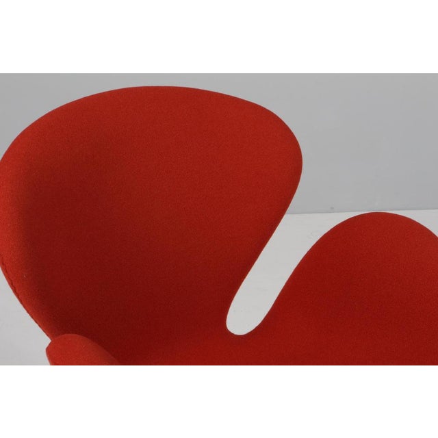 Fritz Hansen Swan Chair by Arne Jacobsen for Fritz Hansen, 2013 For Sale - Image 4 of 9