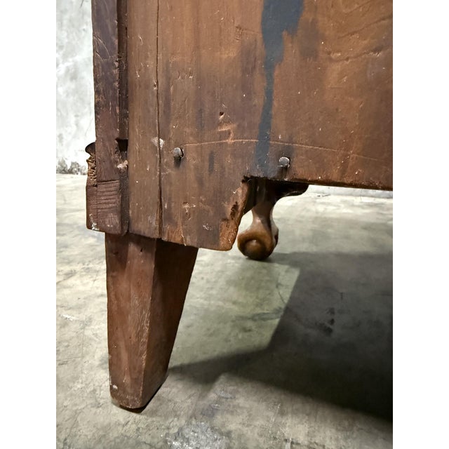 19th Century American Empire Chest of Drawers – Tiger Maple Veneer – Original Keyed Locks For Sale - Image 16 of 18