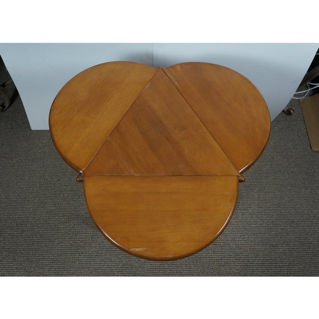 Mid 20th Century O'Hearn Sugar Maple Triangular Drop Leaf Pembroke Tripod Trefoil Clover Table For Sale - Image 5 of 12