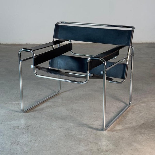 Bauhaus Bauhaus Wassily Chair in Leather by Marcel Breuer for Gavina, 1960s For Sale - Image 3 of 12