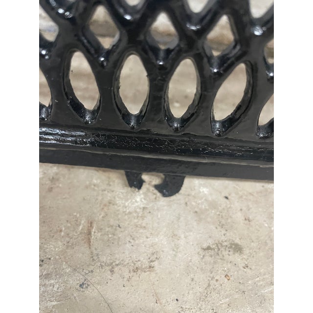 19th-Century 2-Piece Cast Iron Fireplace Surround & Removable Rosette Gate – Demopolis, Al Estater 27" X 20.5" For Sale In Mobile - Image 6 of 6