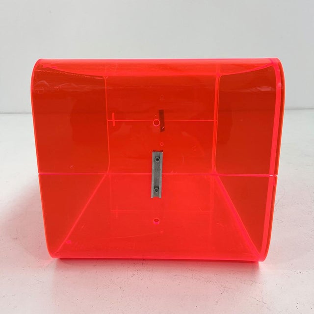 Fluo Pink Acrylic Glass Side Table, 1980s For Sale - Image 6 of 10