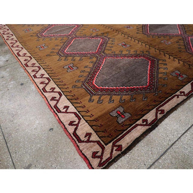 Beige Galerie Shabab Collection Mid-20th Century Turkish Tribal Room Size Carpet For Sale - Image 8 of 10