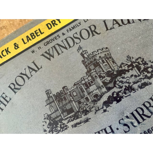 Shabby Chic Early 20th Century Vintage English Laundry Mailing Box For Sale - Image 3 of 11