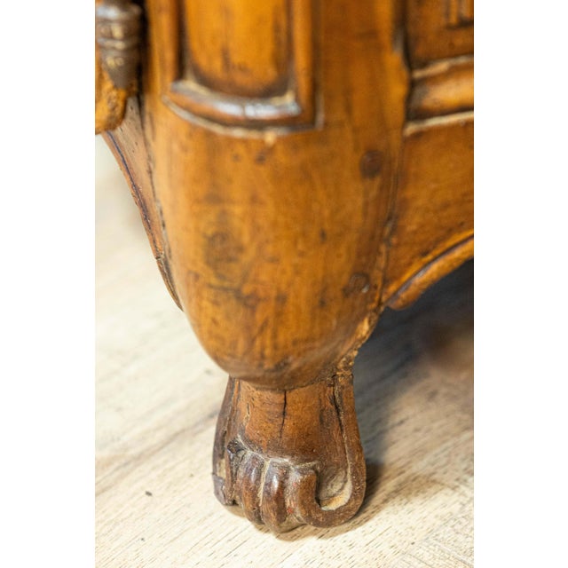 French Louis XV Period 1770s Walnut Buffet with Drawers, Carved Doors and Skirt For Sale In Atlanta - Image 6 of 18