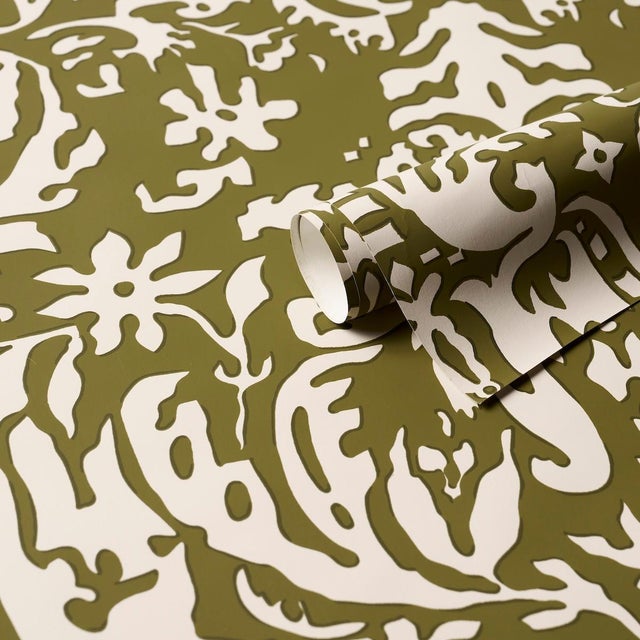 Contemporary Schumacher X Veere Grenney Suffolk Damask Wallpaper In Olive For Sale - Image 3 of 3