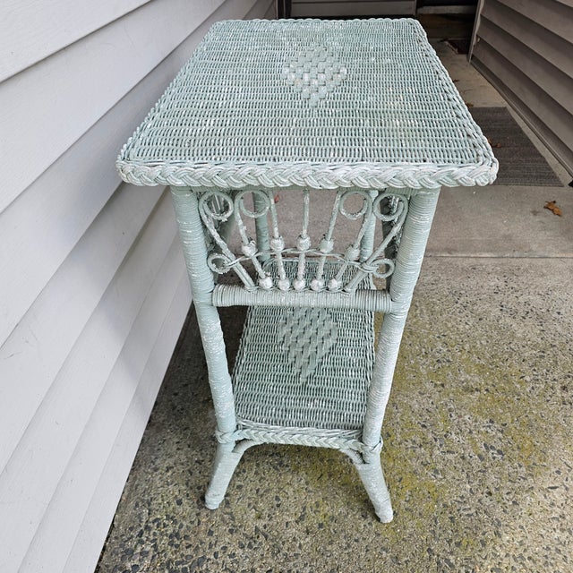 Victorian 1980s Distressed Wicker Side Table Attributed to Henry Link No Label For Sale - Image 3 of 14