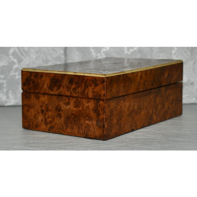 Vintage Traditional English Inlaid Burl Wood Box For Sale In Philadelphia - Image 6 of 13