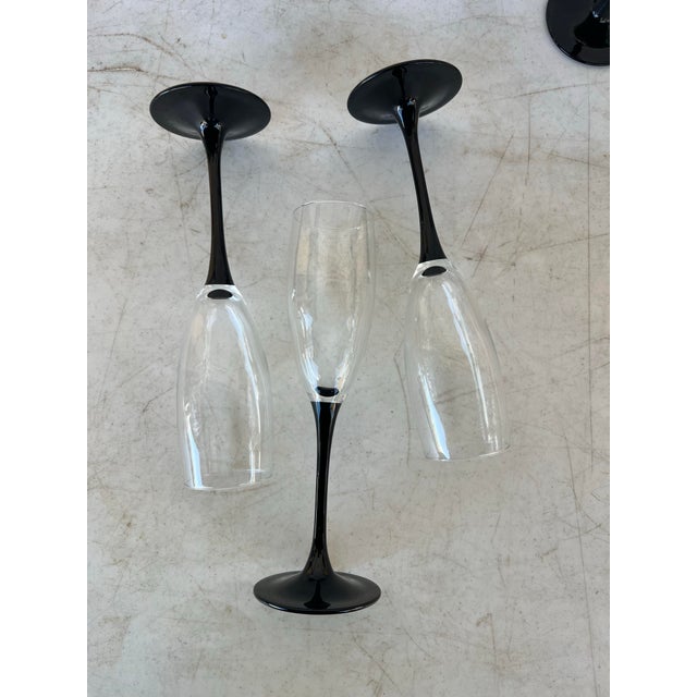 Cristal d' Arques Vintage Black Stem Champagne Flute Glasses Styles After Cristal d'Arques- Durand Set of 7 For Sale - Image 4 of 4