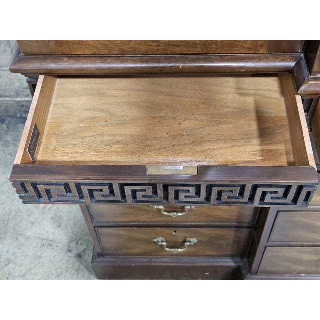 Late 20th Century Kittinger Colonial Williamsburg Mahogany Breakfront Bookcase (Cw-158) Rare For Sale - Image 10 of 14